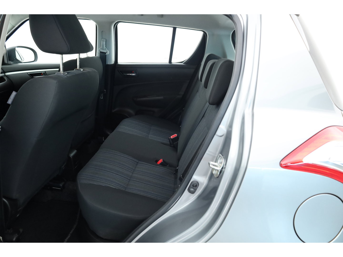 Suzuki Swift 1.2 94PK Bandit EASSS | Rijklaar! | Trekhaak | Cruise | 4-cilinder | Airco | 5-deurs | All-Seasons V