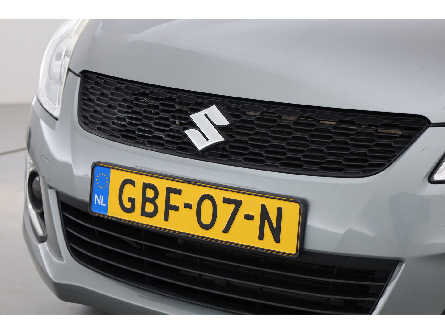 Suzuki Swift 1.2 94PK Bandit EASSS | Rijklaar! | Trekhaak | Cruise | 4-cilinder | Airco | 5-deurs | All-Seasons V
