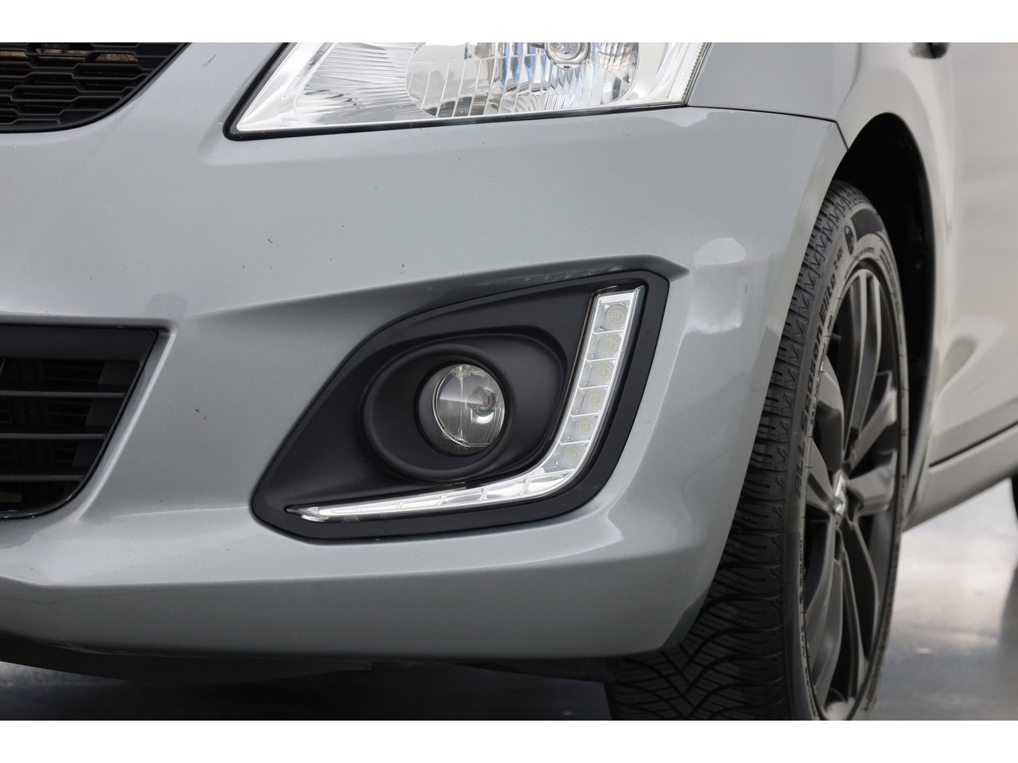 Suzuki Swift 1.2 94PK Bandit EASSS | Rijklaar! | Trekhaak | Cruise | 4-cilinder | Airco | 5-deurs | All-Seasons V