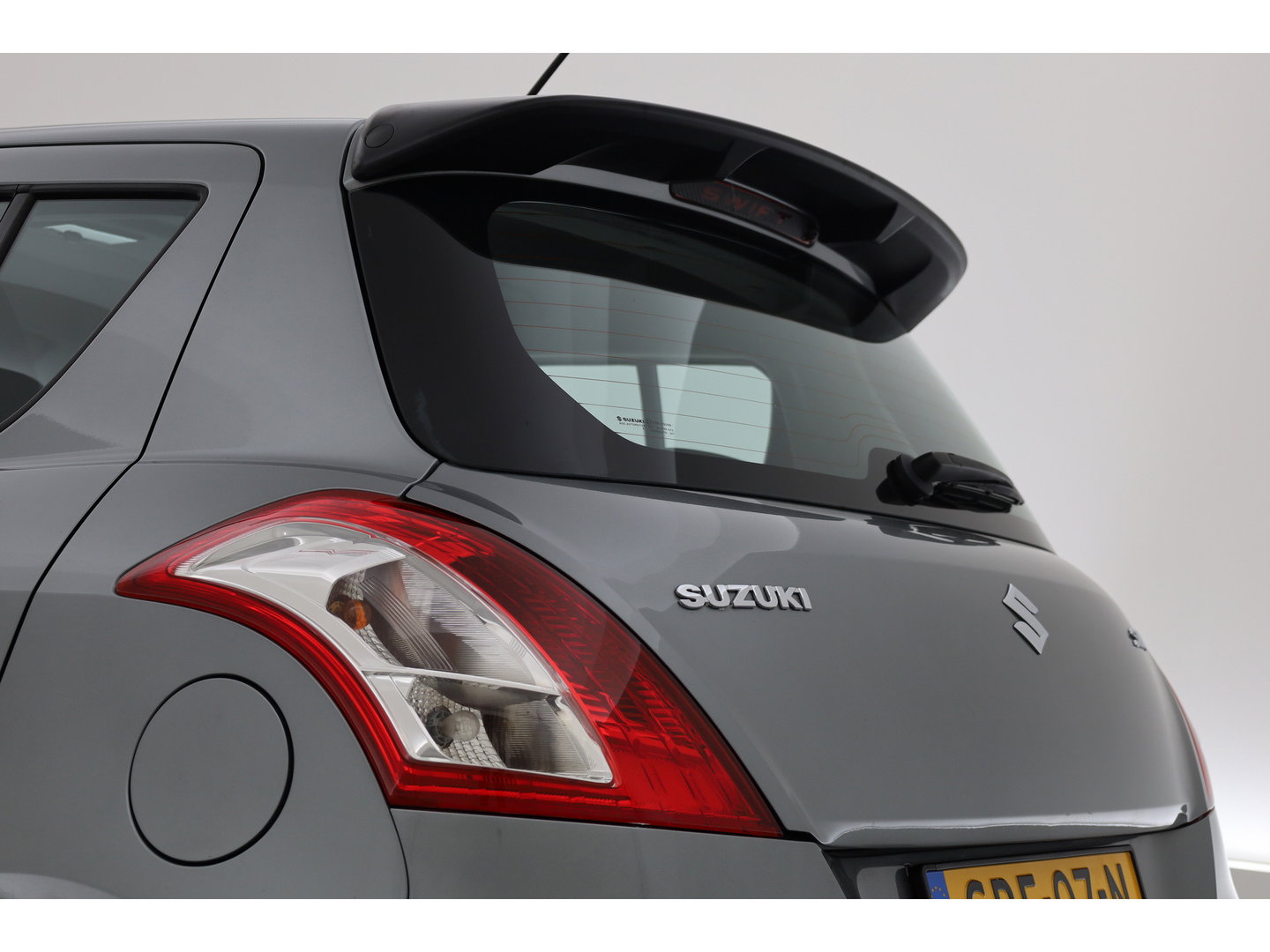 Suzuki Swift 1.2 94PK Bandit EASSS | Rijklaar! | Trekhaak | Cruise | 4-cilinder | Airco | 5-deurs | All-Seasons V