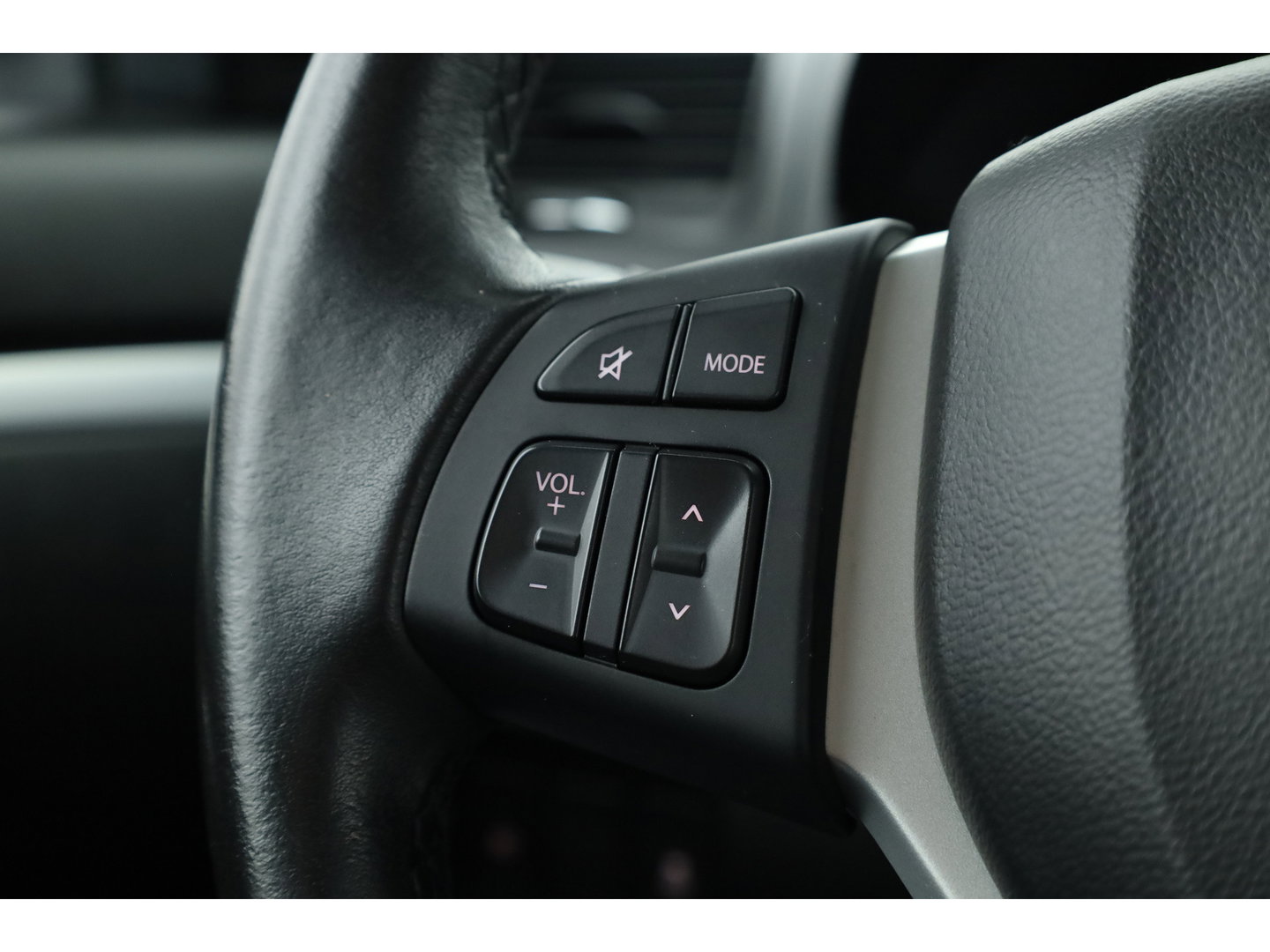 Suzuki Swift 1.2 94PK Bandit EASSS | Rijklaar! | Trekhaak | Cruise | 4-cilinder | Airco | 5-deurs | All-Seasons V