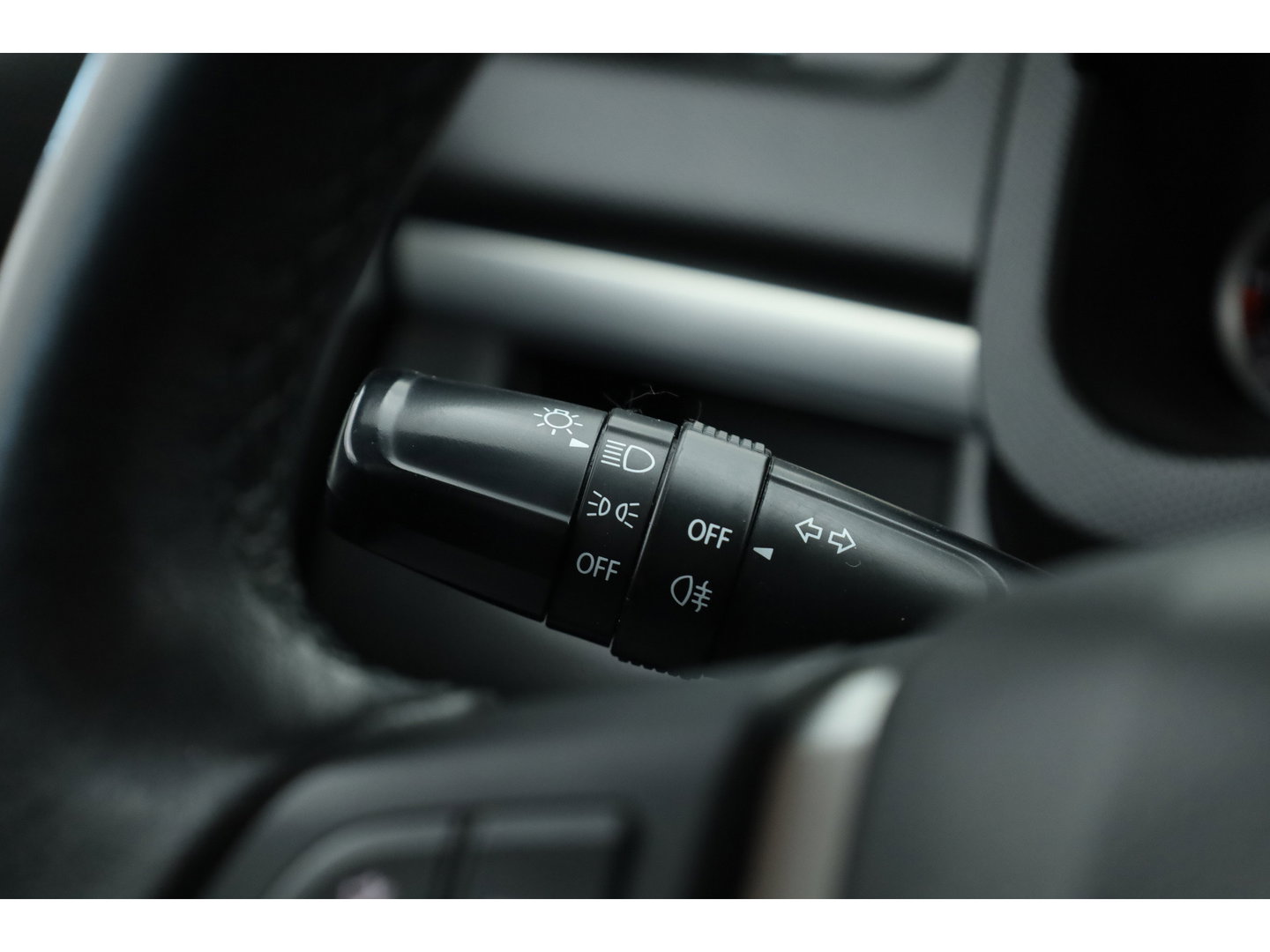Suzuki Swift 1.2 94PK Bandit EASSS | Rijklaar! | Trekhaak | Cruise | 4-cilinder | Airco | 5-deurs | All-Seasons V