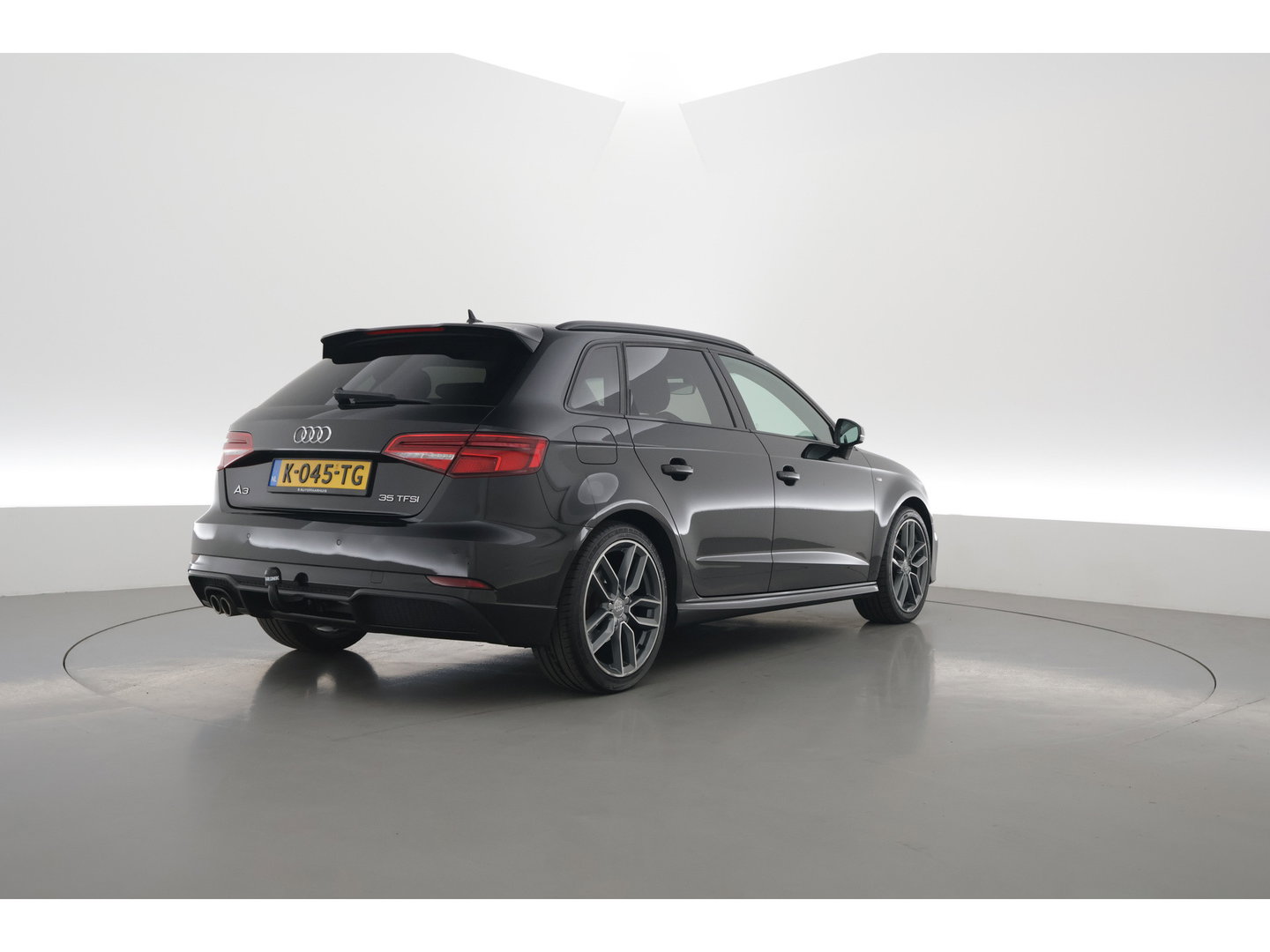 Audi A3 Sportback 35 TFSI S-Line Competition | Virt. Cockpit | Cruise Contr. | Standkachel | B&O | Trekhaak | Stoelverw. | Keyless