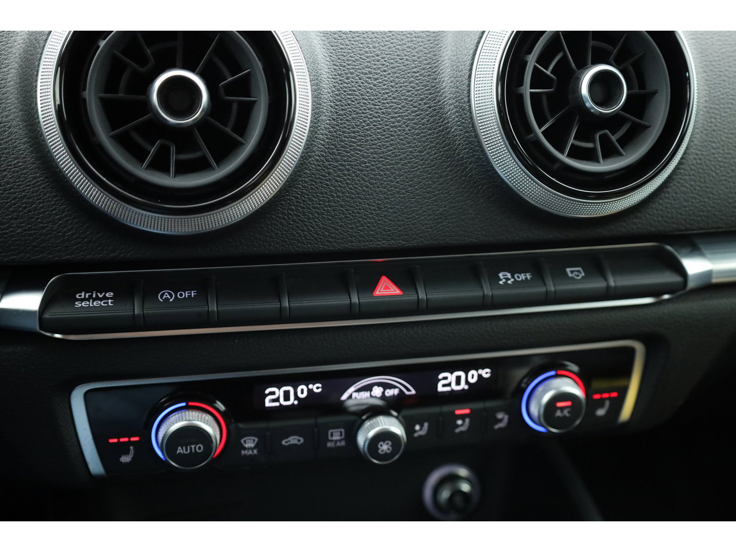 Audi A3 Sportback 35 TFSI S-Line Competition | Virt. Cockpit | Cruise Contr. | Standkachel | B&O | Trekhaak | Stoelverw. | Keyless