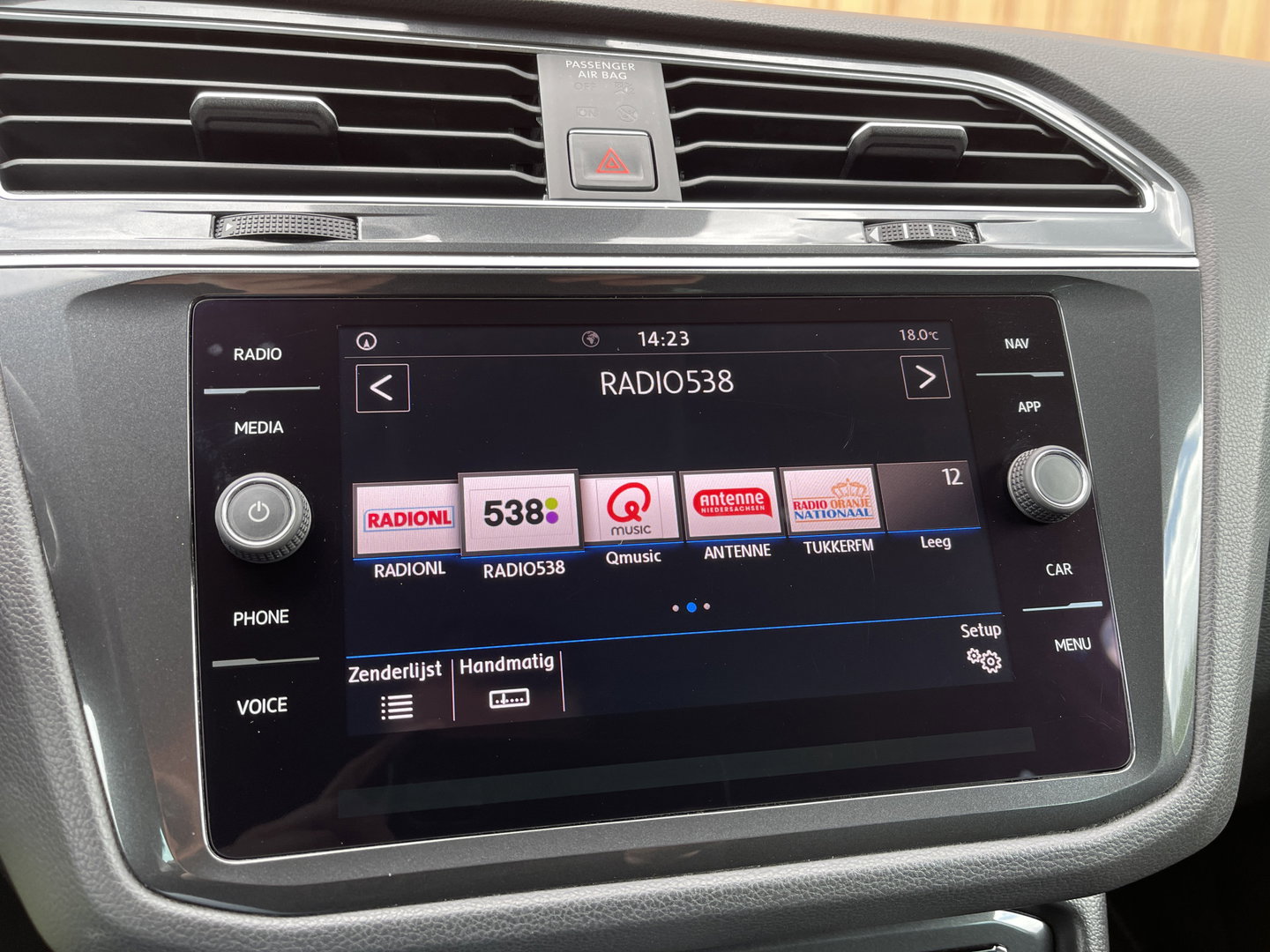 Volkswagen Tiguan 1.4 TSI ACT Comfortline Business R | Apple Carplay | Android Auto | Lane Assist | Park Assist | Achteruitrijcamera | Trekhaak |