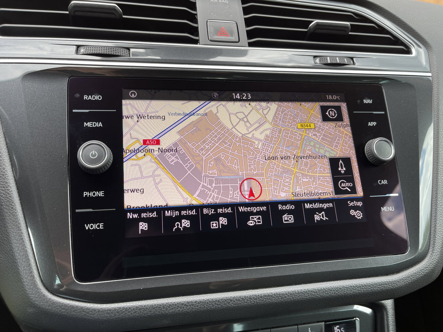 Volkswagen Tiguan 1.4 TSI ACT Comfortline Business R | Apple Carplay | Android Auto | Lane Assist | Park Assist | Achteruitrijcamera | Trekhaak |