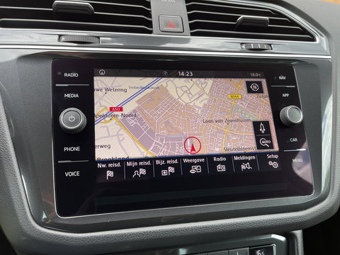 Volkswagen Tiguan 1.4 TSI ACT Comfortline Business R | Apple Carplay | Android Auto | Lane Assist | Park Assist | Achteruitrijcamera | Trekhaak |