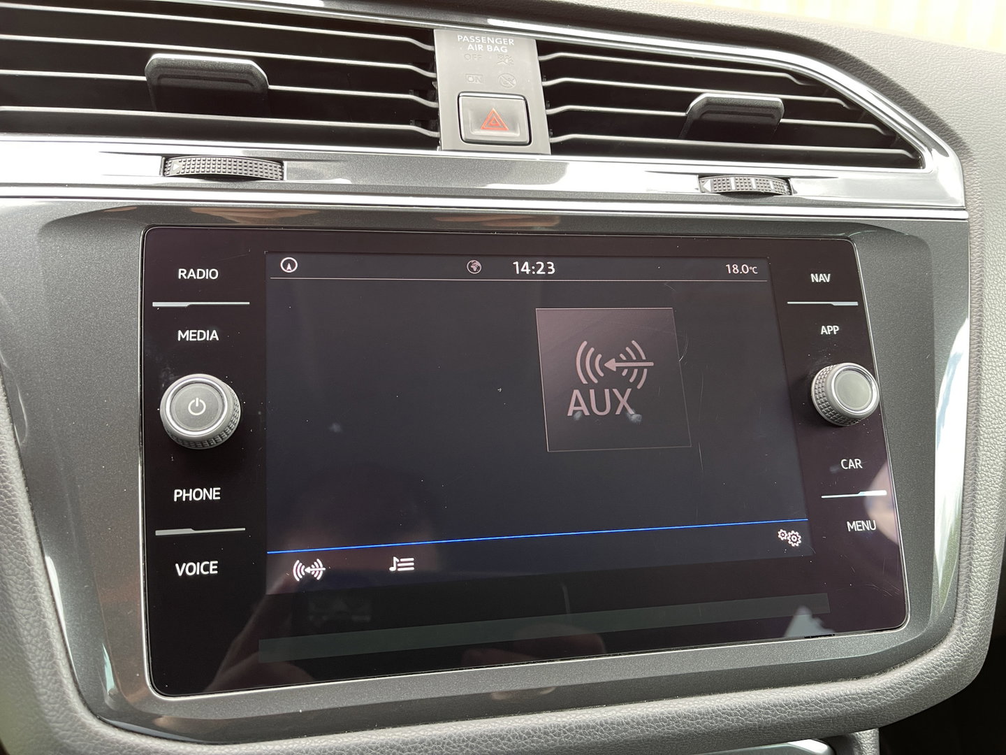 Volkswagen Tiguan 1.4 TSI ACT Comfortline Business R | Apple Carplay | Android Auto | Lane Assist | Park Assist | Achteruitrijcamera | Trekhaak |