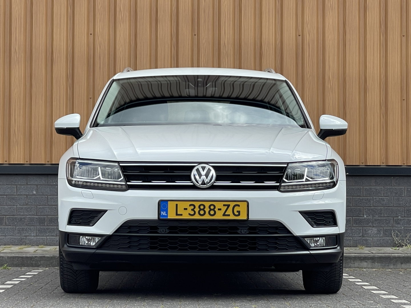 Volkswagen Tiguan 1.4 TSI ACT Comfortline Business R | Apple Carplay | Android Auto | Lane Assist | Park Assist | Achteruitrijcamera | Trekhaak |