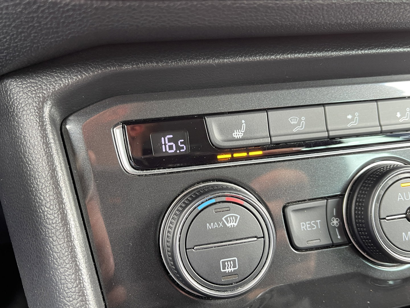 Volkswagen Tiguan 1.4 TSI ACT Comfortline Business R | Apple Carplay | Android Auto | Lane Assist | Park Assist | Achteruitrijcamera | Trekhaak |