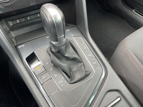 Volkswagen Tiguan 1.4 TSI ACT Comfortline Business R | Apple Carplay | Android Auto | Lane Assist | Park Assist | Achteruitrijcamera | Trekhaak |