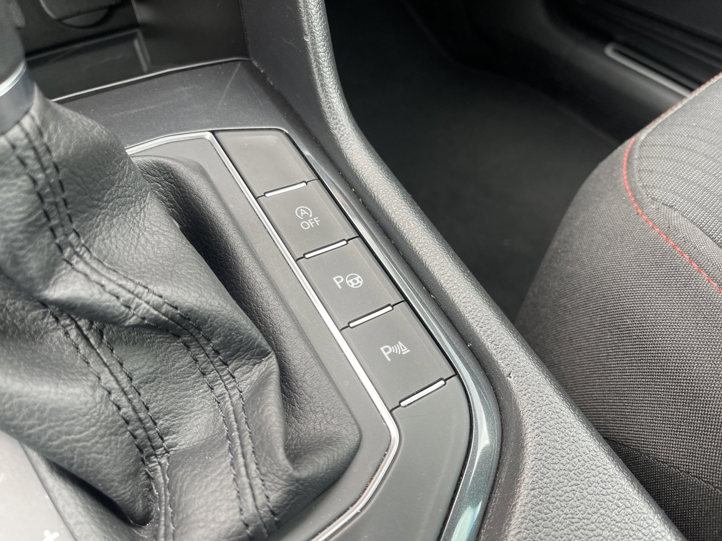 Volkswagen Tiguan 1.4 TSI ACT Comfortline Business R | Apple Carplay | Android Auto | Lane Assist | Park Assist | Achteruitrijcamera | Trekhaak |
