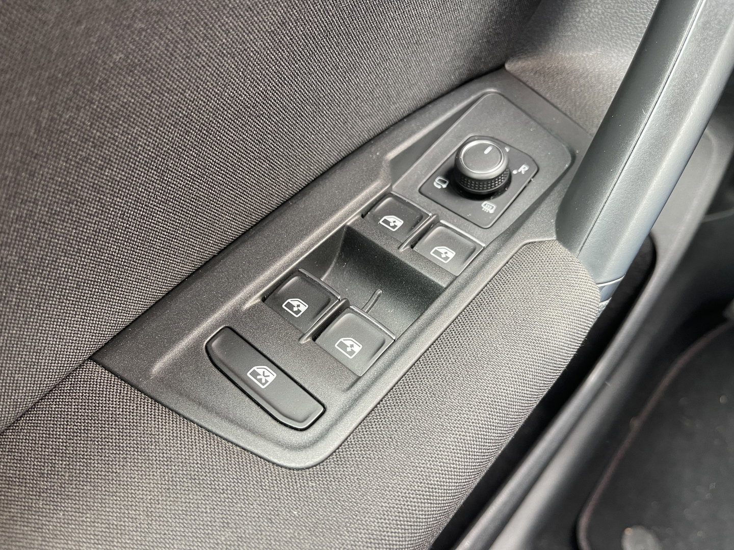 Volkswagen Tiguan 1.4 TSI ACT Comfortline Business R | Apple Carplay | Android Auto | Lane Assist | Park Assist | Achteruitrijcamera | Trekhaak |