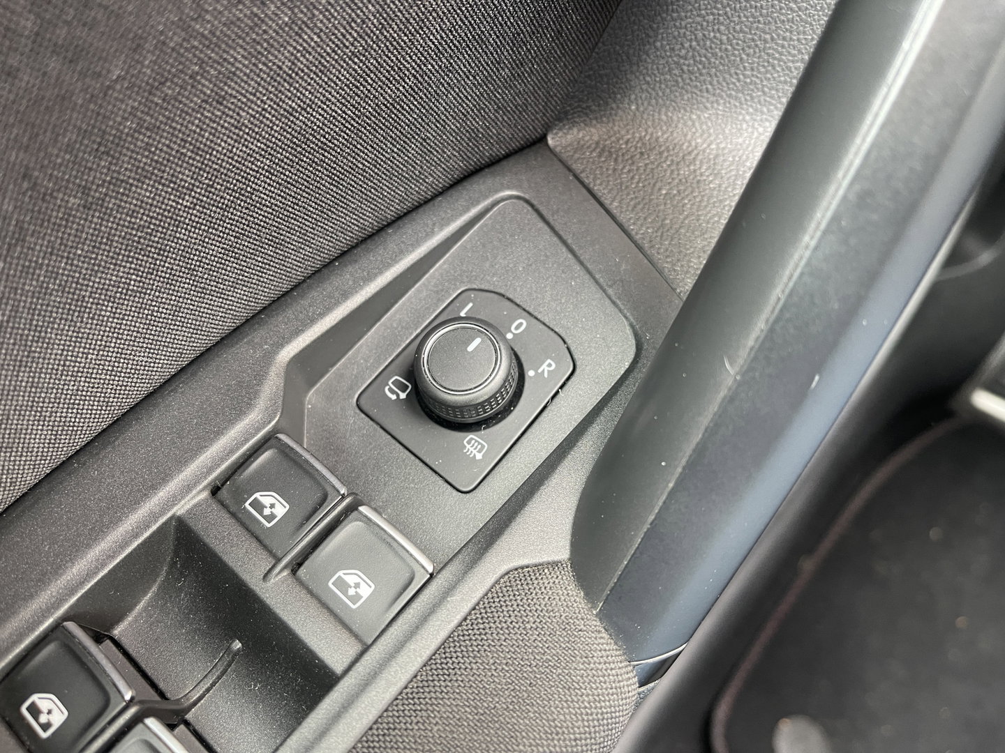 Volkswagen Tiguan 1.4 TSI ACT Comfortline Business R | Apple Carplay | Android Auto | Lane Assist | Park Assist | Achteruitrijcamera | Trekhaak |