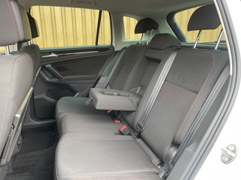 Volkswagen Tiguan 1.4 TSI ACT Comfortline Business R | Apple Carplay | Android Auto | Lane Assist | Park Assist | Achteruitrijcamera | Trekhaak |
