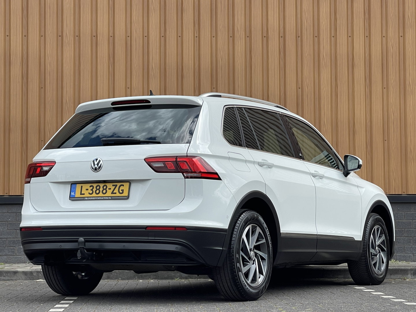 Volkswagen Tiguan 1.4 TSI ACT Comfortline Business R | Apple Carplay | Android Auto | Lane Assist | Park Assist | Achteruitrijcamera | Trekhaak |