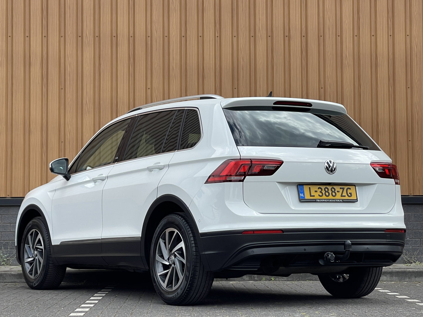 Volkswagen Tiguan 1.4 TSI ACT Comfortline Business R | Apple Carplay | Android Auto | Lane Assist | Park Assist | Achteruitrijcamera | Trekhaak |