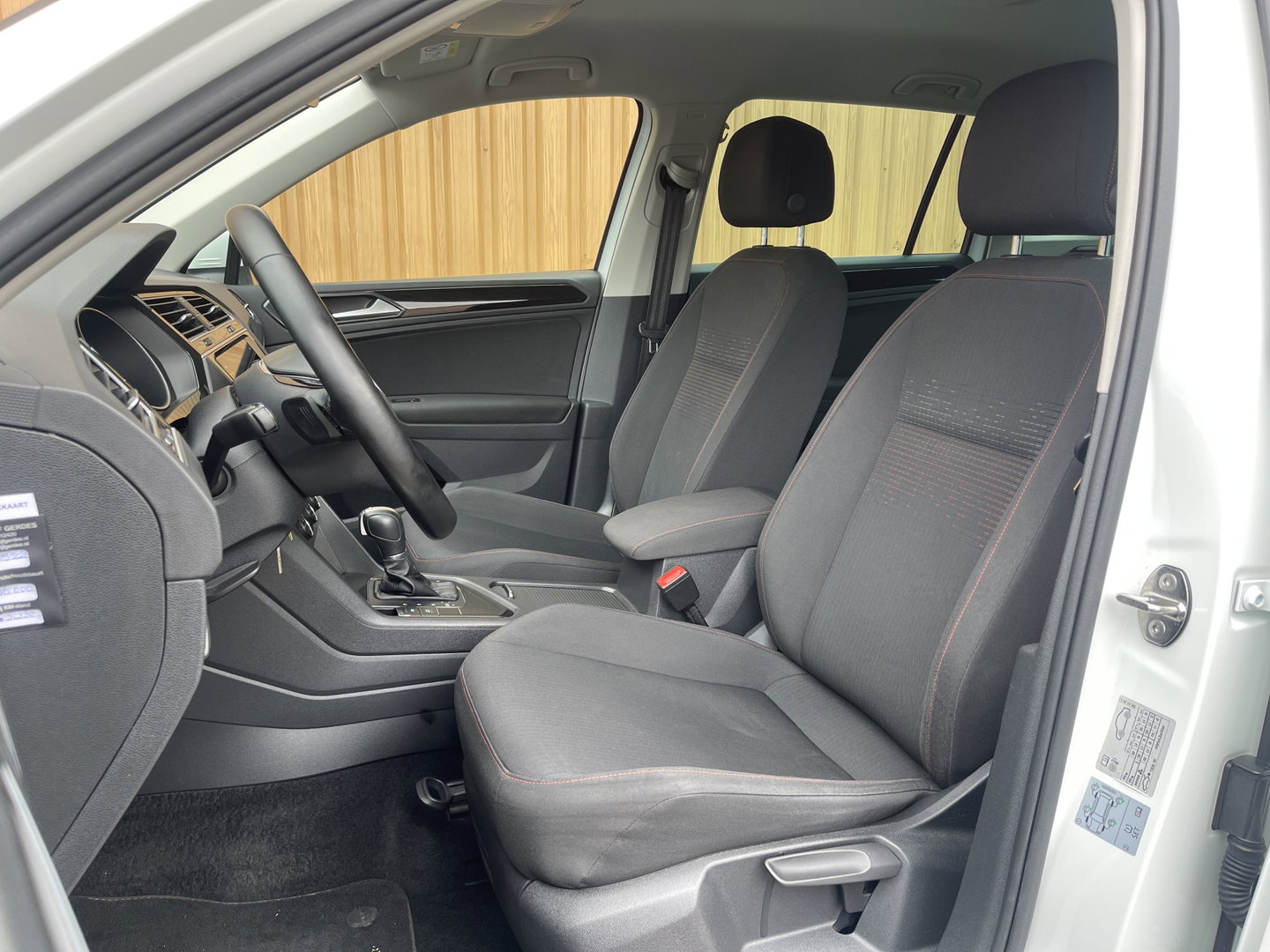 Volkswagen Tiguan 1.4 TSI ACT Comfortline Business R | Apple Carplay | Android Auto | Lane Assist | Park Assist | Achteruitrijcamera | Trekhaak |