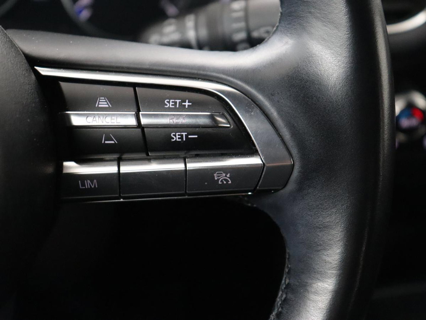 Mazda 3 2.0 e-SkyActiv-X M Hybrid 186 Comfort | Stoelverwarming | Head-Up | Adaptive cruise | Carplay | Camera | Full LED | Navigatie | Climate control | Stuurverwarming | Side Assist