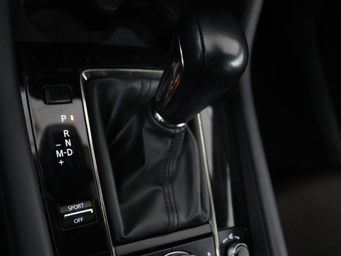 Mazda 3 2.0 e-SkyActiv-X M Hybrid 186 Comfort | Stoelverwarming | Head-Up | Adaptive cruise | Carplay | Camera | Full LED | Navigatie | Climate control | Stuurverwarming | Side Assist