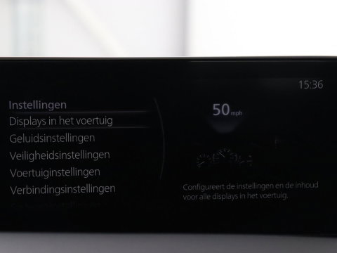 Mazda 3 2.0 e-SkyActiv-X M Hybrid 186 Comfort | Stoelverwarming | Head-Up | Adaptive cruise | Carplay | Camera | Full LED | Navigatie | Climate control | Stuurverwarming | Side Assist