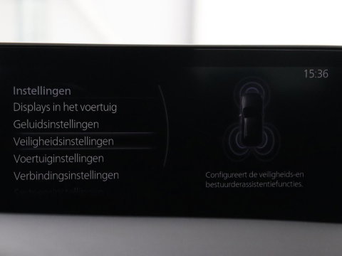 Mazda 3 2.0 e-SkyActiv-X M Hybrid 186 Comfort | Stoelverwarming | Head-Up | Adaptive cruise | Carplay | Camera | Full LED | Navigatie | Climate control | Stuurverwarming | Side Assist