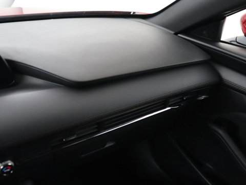 Mazda 3 2.0 e-SkyActiv-X M Hybrid 186 Comfort | Stoelverwarming | Head-Up | Adaptive cruise | Carplay | Camera | Full LED | Navigatie | Climate control | Stuurverwarming | Side Assist