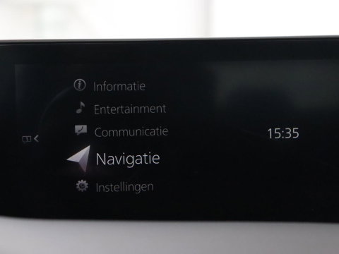 Mazda 3 2.0 e-SkyActiv-X M Hybrid 186 Comfort | Stoelverwarming | Head-Up | Adaptive cruise | Carplay | Camera | Full LED | Navigatie | Climate control | Stuurverwarming | Side Assist