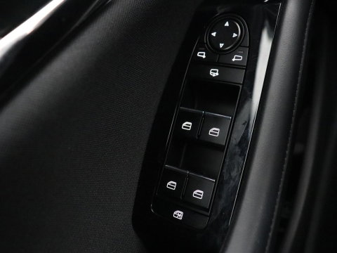 Mazda 3 2.0 e-SkyActiv-X M Hybrid 186 Comfort | Stoelverwarming | Head-Up | Adaptive cruise | Carplay | Camera | Full LED | Navigatie | Climate control | Stuurverwarming | Side Assist