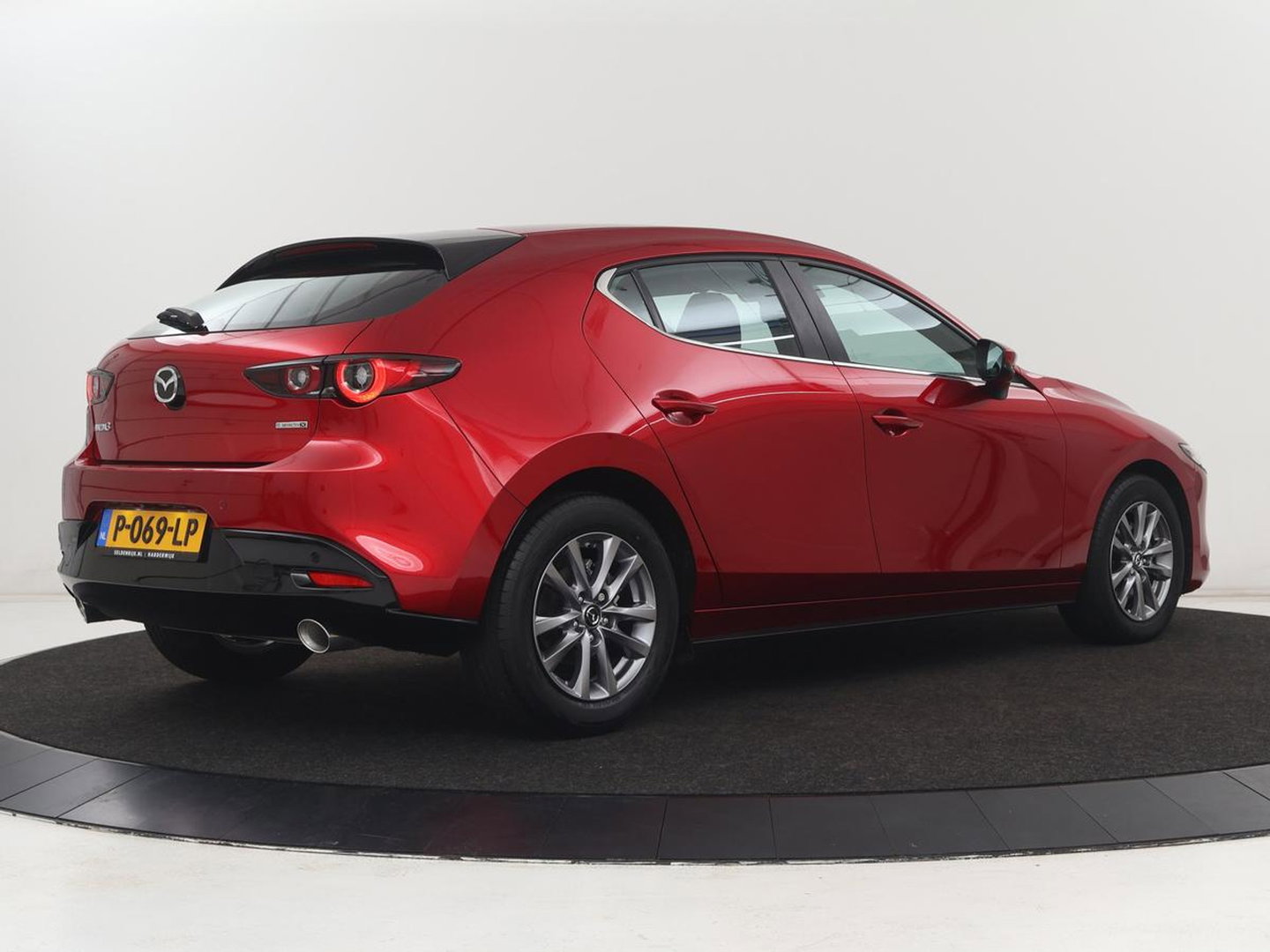 Mazda 3 2.0 e-SkyActiv-X M Hybrid 186 Comfort | Stoelverwarming | Head-Up | Adaptive cruise | Carplay | Camera | Full LED | Navigatie | Climate control | Stuurverwarming | Side Assist