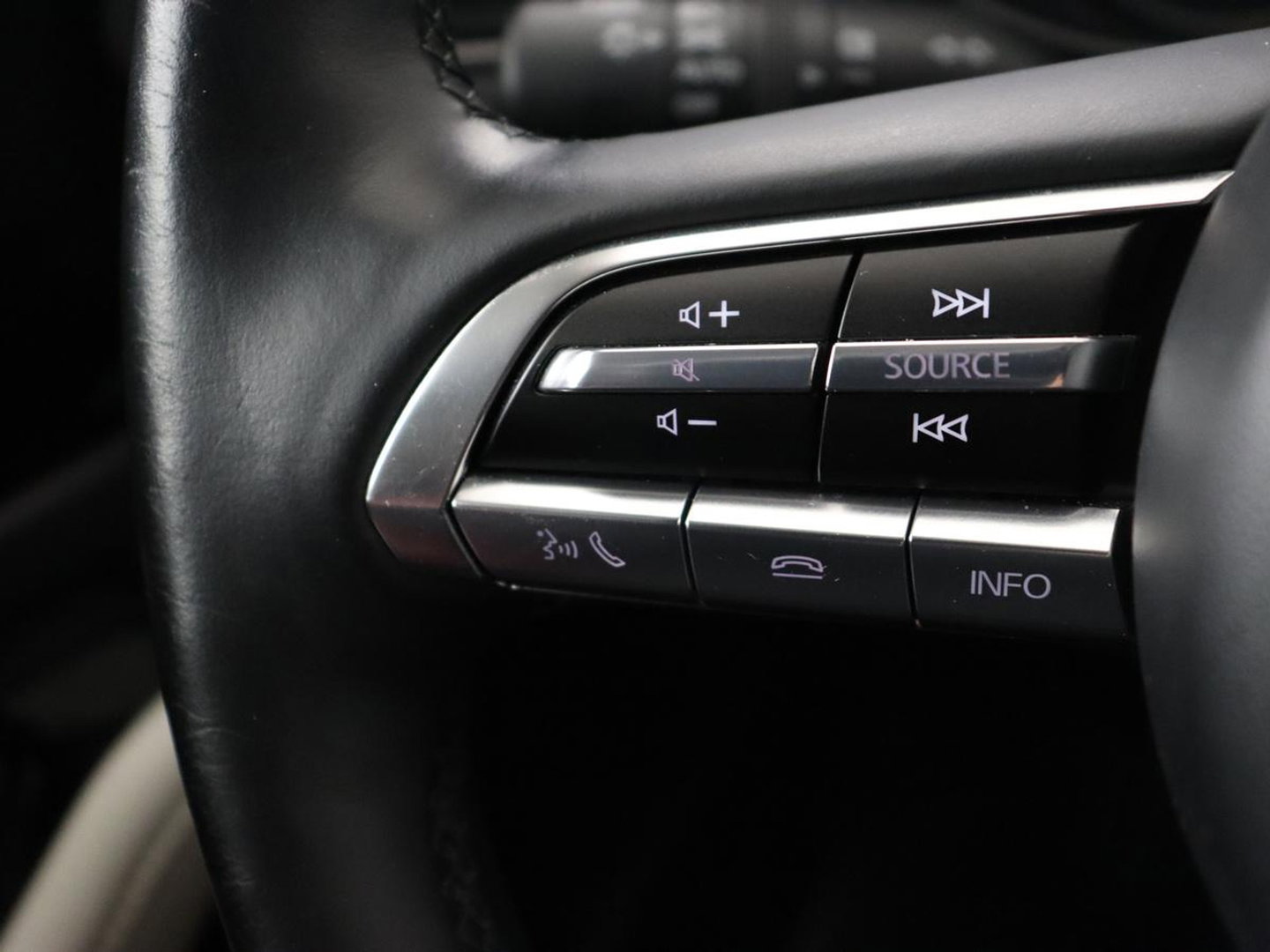 Mazda CX-30 2.0 e-SkyActiv-X M Hybrid 100th Anniversary Edition | Schuifdak | Leder | Trekhaak | 360 Camera | Stoelverwarming | Carplay | Adaptive cruise | Keyless | Head-Up | Bose Sound | Full LED