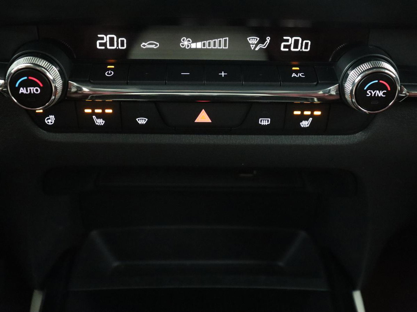 Mazda CX-30 2.0 e-SkyActiv-X M Hybrid 100th Anniversary Edition | Schuifdak | Leder | Trekhaak | 360 Camera | Stoelverwarming | Carplay | Adaptive cruise | Keyless | Head-Up | Bose Sound | Full LED