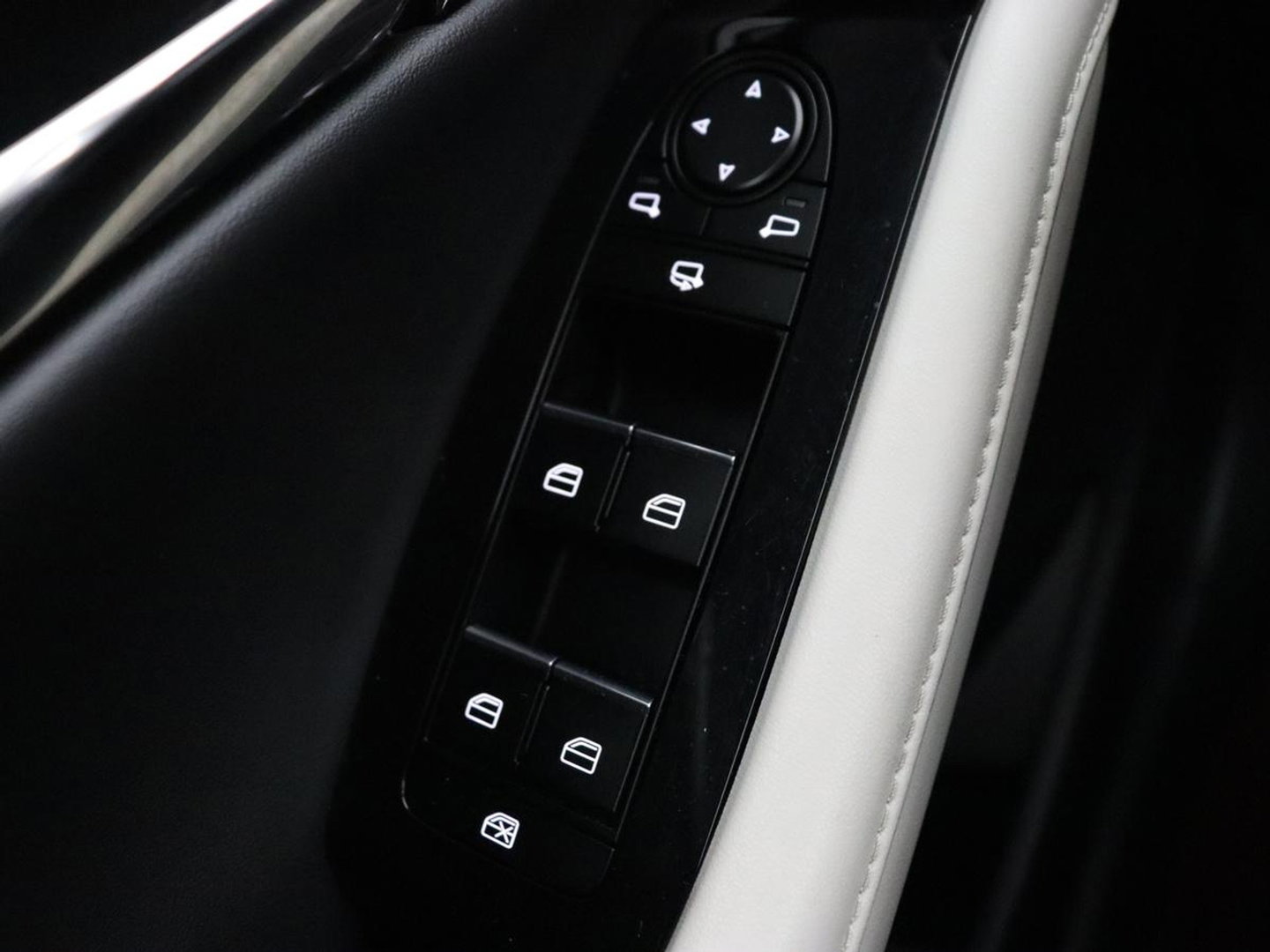 Mazda CX-30 2.0 e-SkyActiv-X M Hybrid 100th Anniversary Edition | Schuifdak | Leder | Trekhaak | 360 Camera | Stoelverwarming | Carplay | Adaptive cruise | Keyless | Head-Up | Bose Sound | Full LED