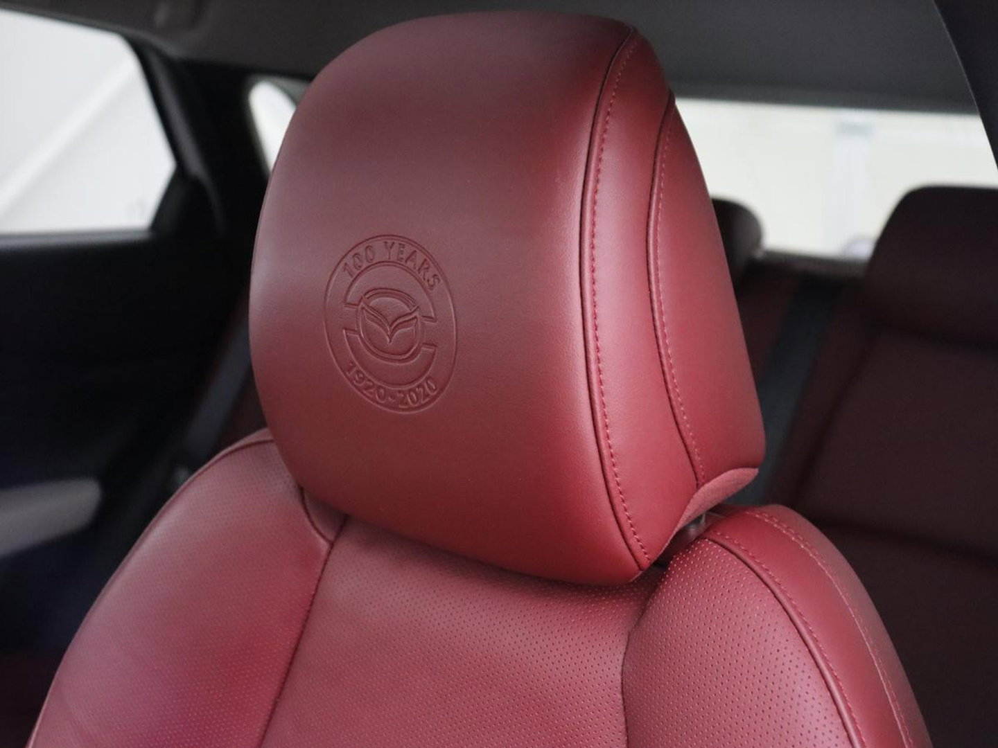 Mazda CX-30 2.0 e-SkyActiv-X M Hybrid 100th Anniversary Edition | Schuifdak | Leder | Trekhaak | 360 Camera | Stoelverwarming | Carplay | Adaptive cruise | Keyless | Head-Up | Bose Sound | Full LED