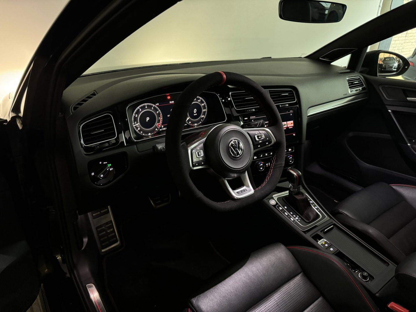 Volkswagen Golf 2.0 TSI GTI TCR Pano|Keyless|Dynaudio|Leer