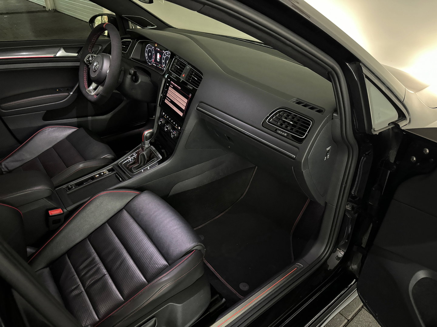 Volkswagen Golf 2.0 TSI GTI TCR Pano|Keyless|Dynaudio|Leer