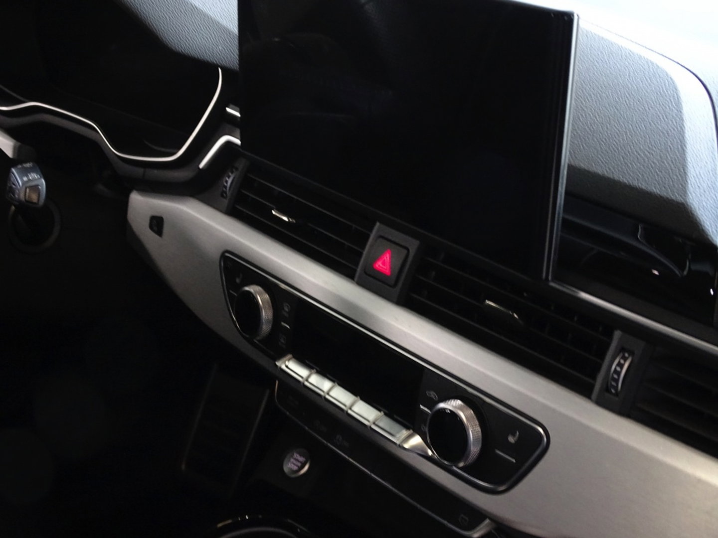 Audi A4 Avant 35 TFSI 150PK automaat / S-line / LED / Facelift *NAP*