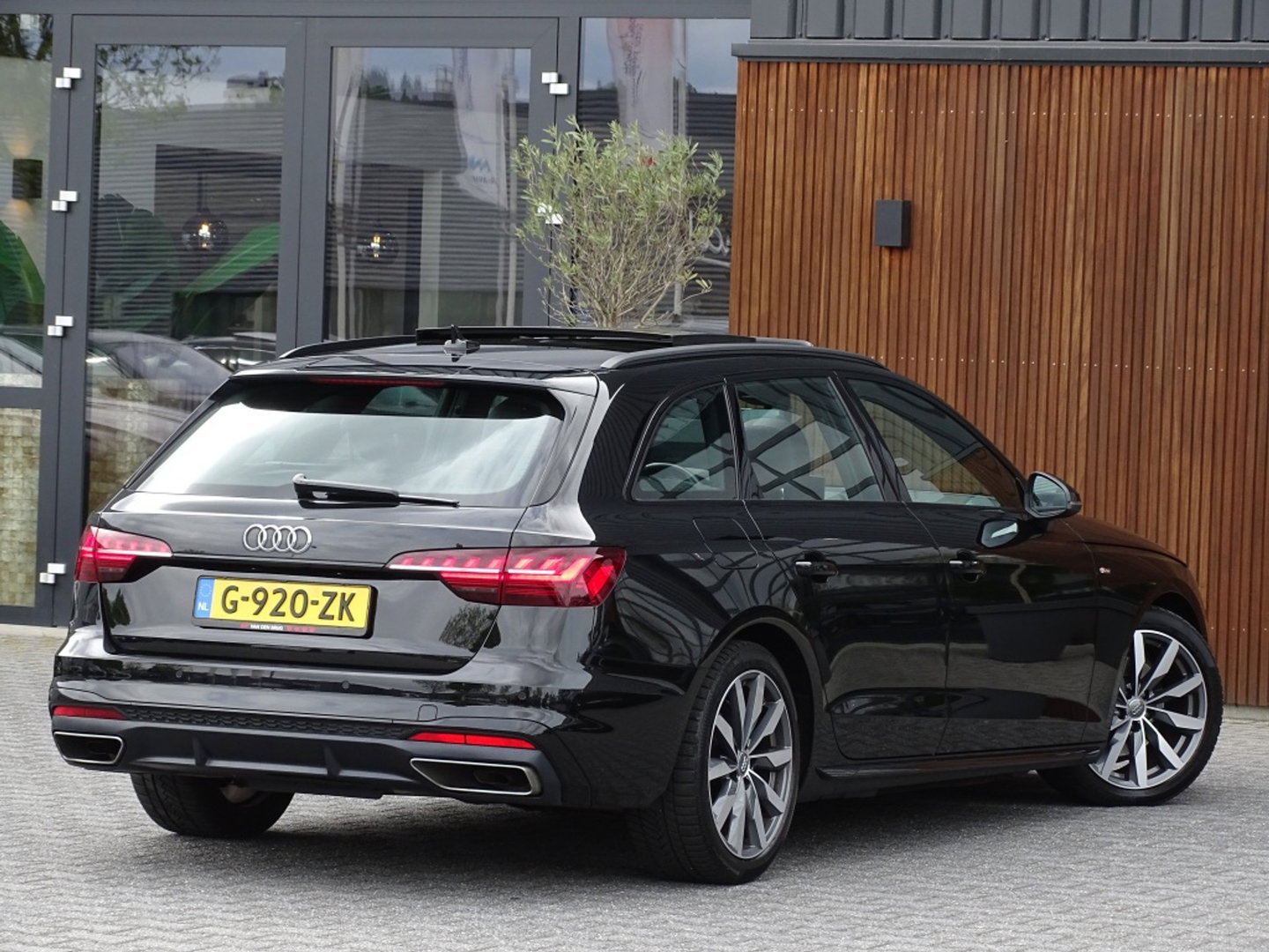 Audi A4 Avant 35 TFSI 150PK automaat / S-line / LED / Facelift *NAP*