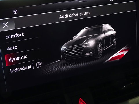 Audi A4 Avant 35 TFSI 150PK automaat / S-line / LED / Facelift *NAP*
