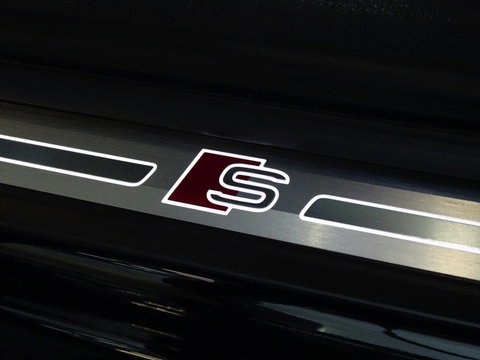 Audi A4 Avant 35 TFSI 150PK automaat / S-line / LED / Facelift *NAP*