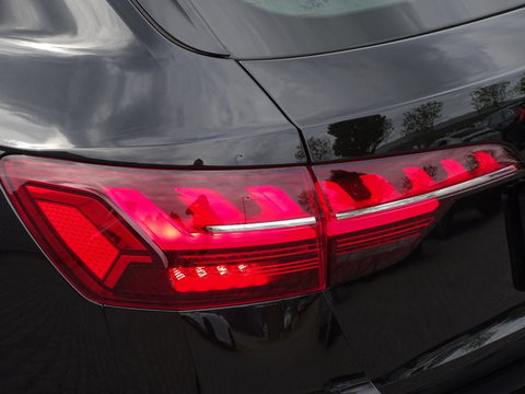 Audi A4 Avant 35 TFSI 150PK automaat / S-line / LED / Facelift *NAP*