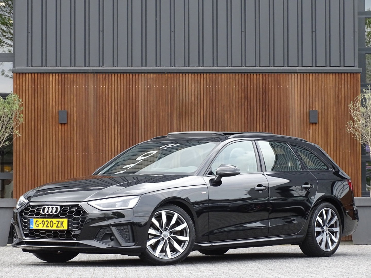 Audi A4 Avant 35 TFSI 150PK automaat / S-line / LED / Facelift *NAP*