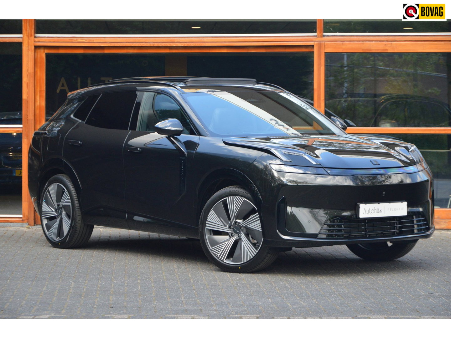 Lynk & Co 08 More | 200km elektrisch rijbereik | Massage | Panoramadak | 360° Camera | Apple CarPlay |