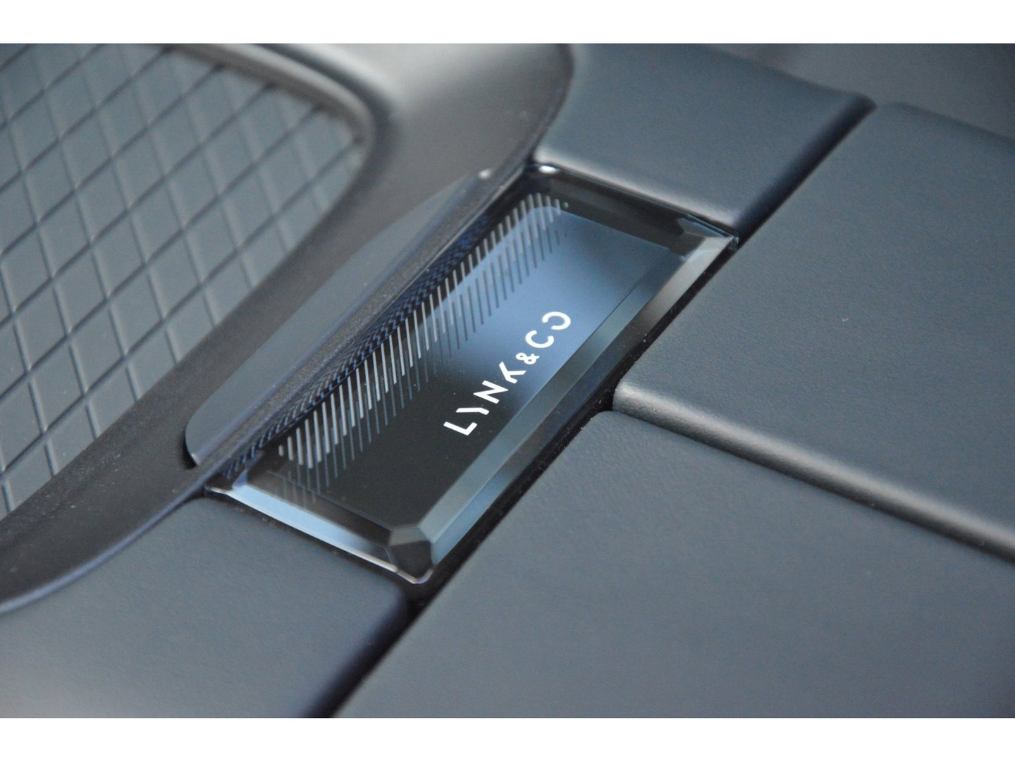 Lynk & Co 08 More | 200km elektrisch rijbereik | Massage | Panoramadak | 360° Camera | Apple CarPlay |