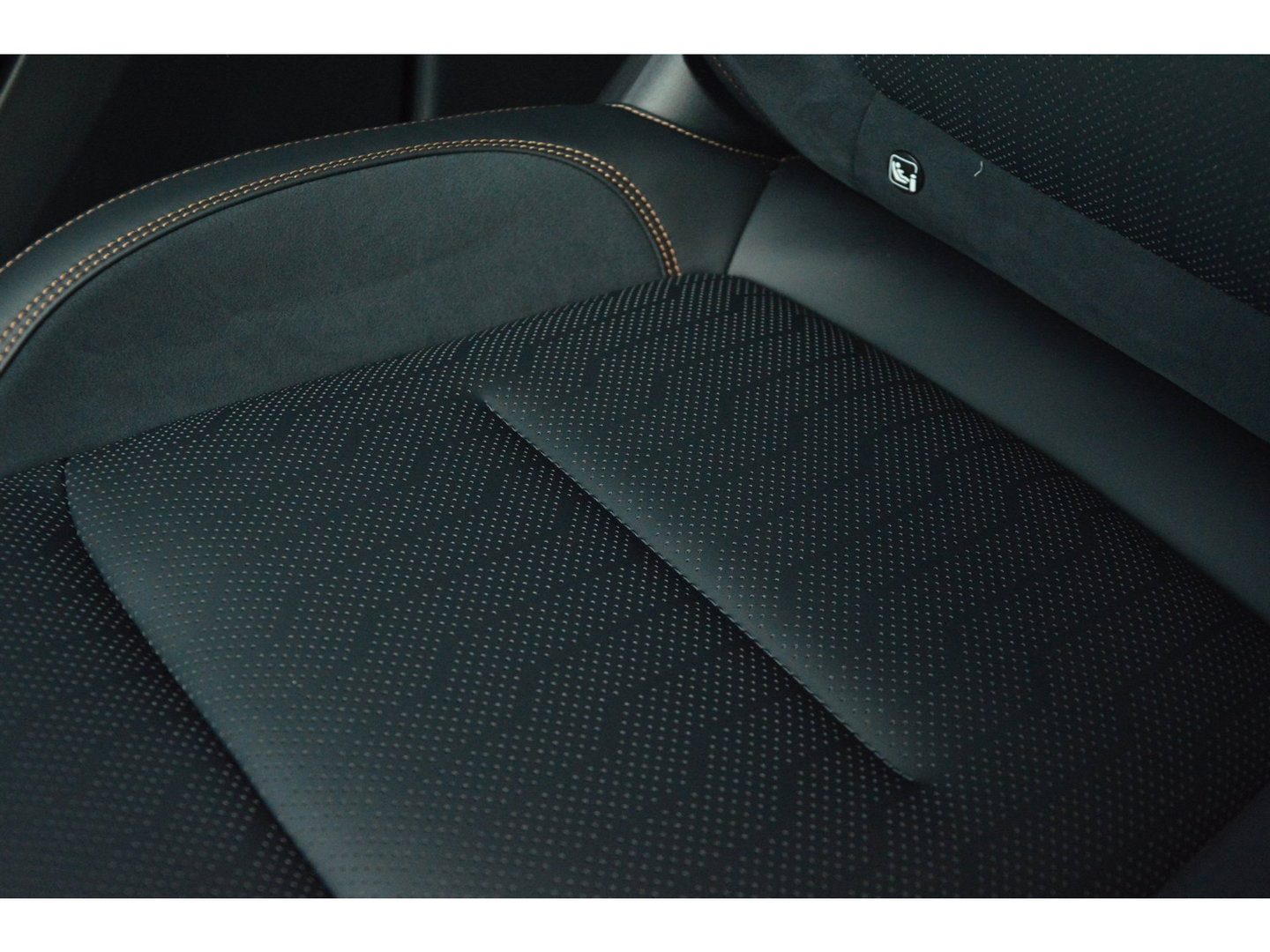 Lynk & Co 08 More | 200km elektrisch rijbereik | Massage | Panoramadak | 360° Camera | Apple CarPlay |