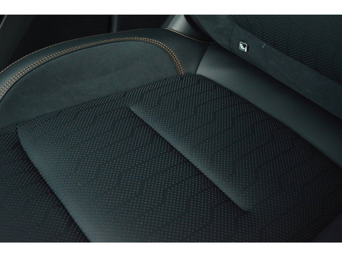 Lynk & Co 08 More | 200km elektrisch rijbereik | Massage | Panoramadak | 360° Camera | Apple CarPlay |