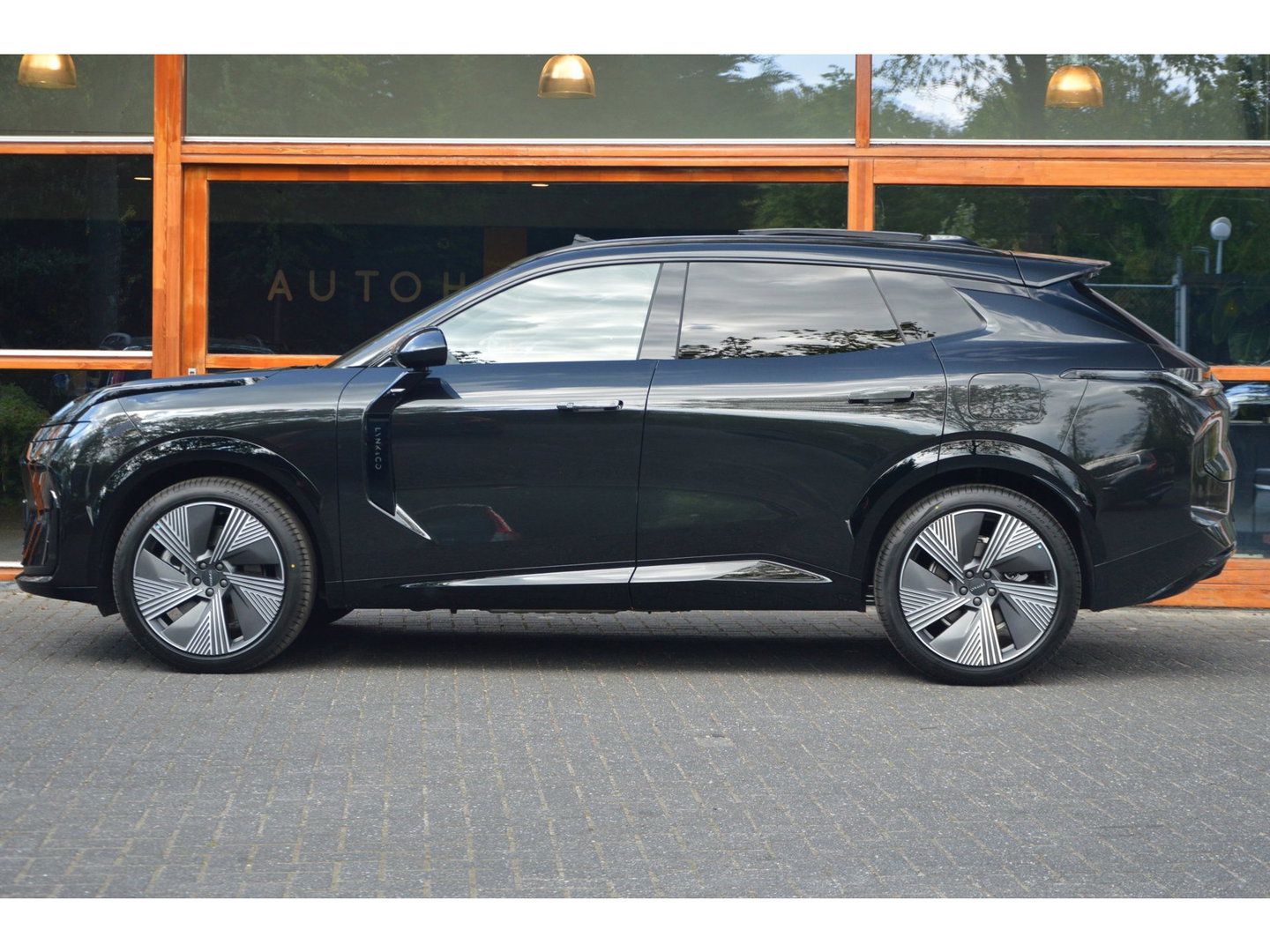 Lynk & Co 08 More | 200km elektrisch rijbereik | Massage | Panoramadak | 360° Camera | Apple CarPlay |