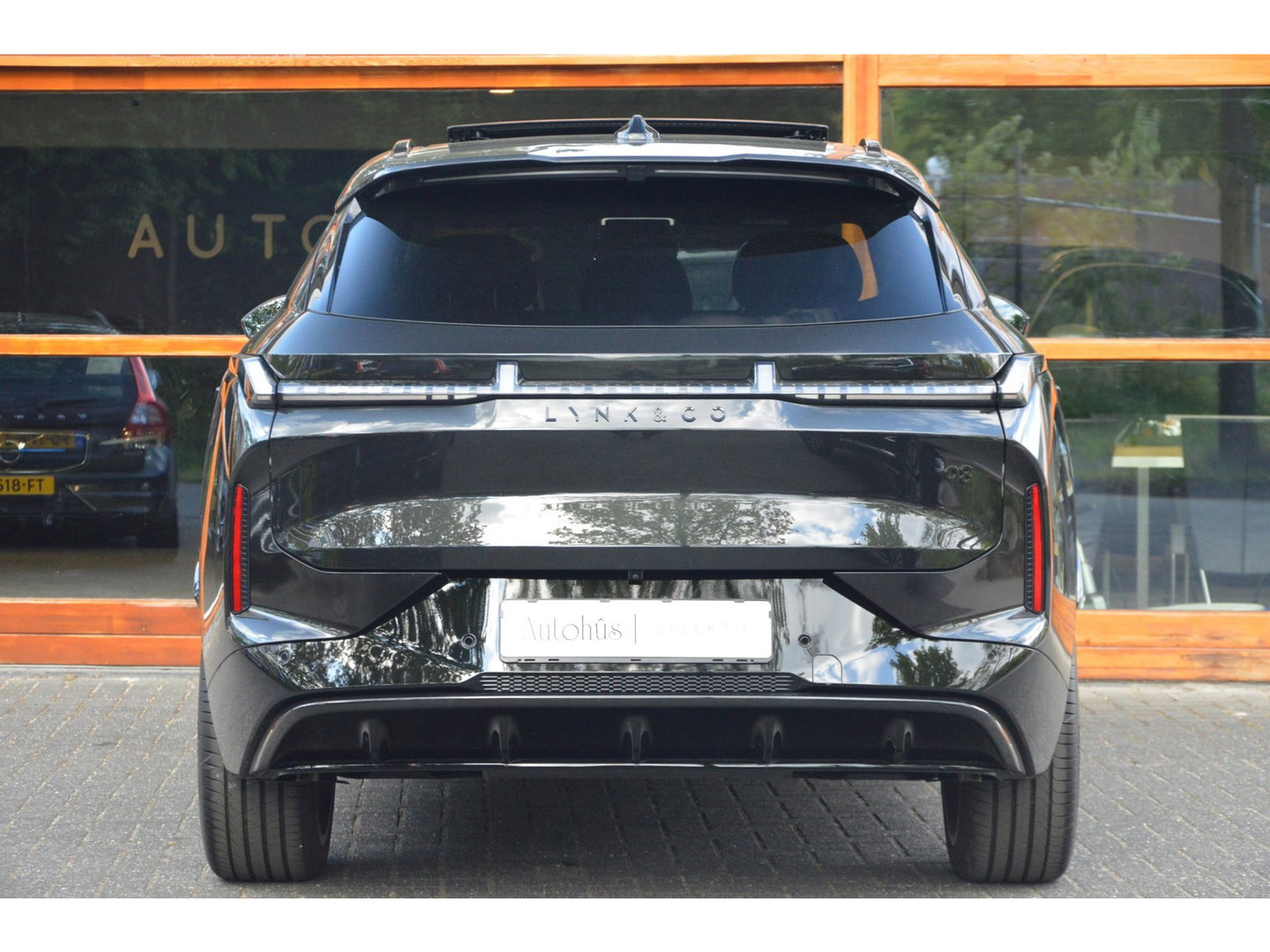 Lynk & Co 08 More | 200km elektrisch rijbereik | Massage | Panoramadak | 360° Camera | Apple CarPlay |