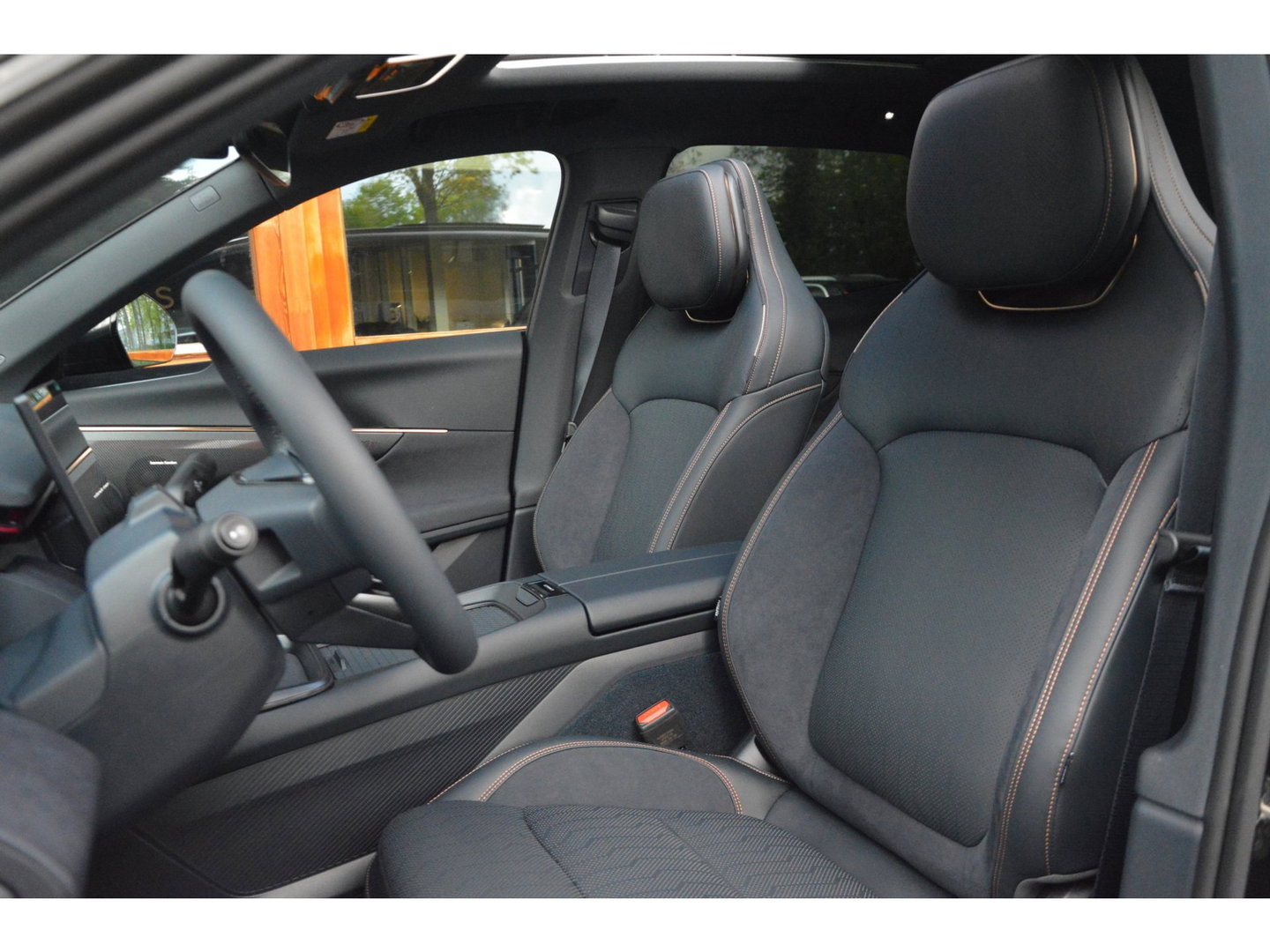 Lynk & Co 08 More | 200km elektrisch rijbereik | Massage | Panoramadak | 360° Camera | Apple CarPlay |