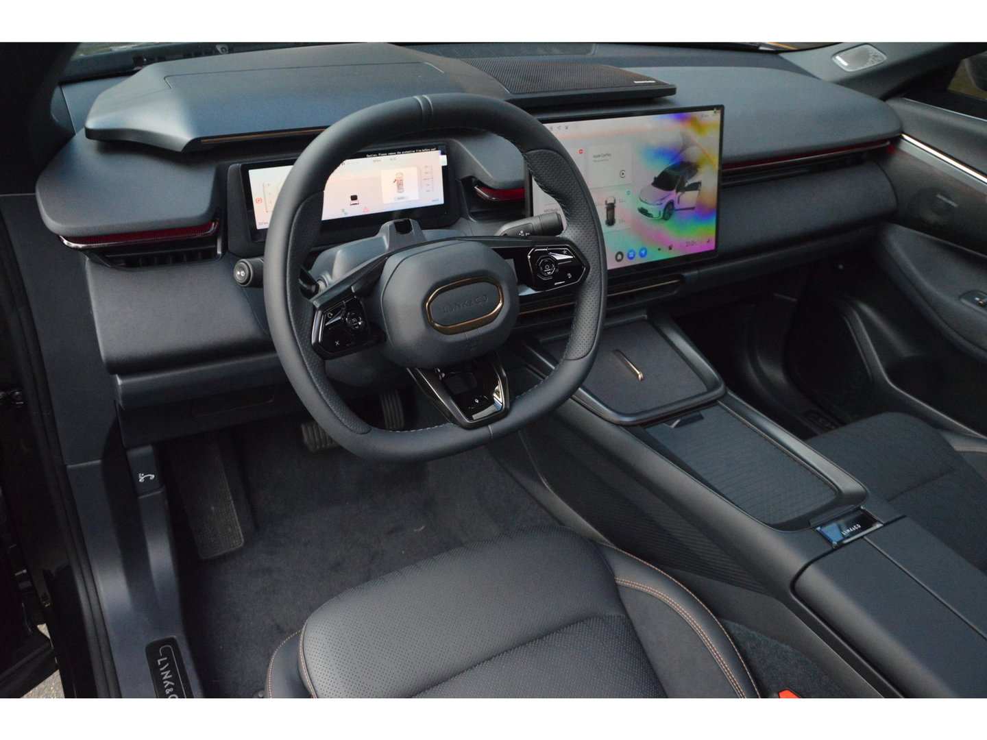 Lynk & Co 08 More | 200km elektrisch rijbereik | Massage | Panoramadak | 360° Camera | Apple CarPlay |